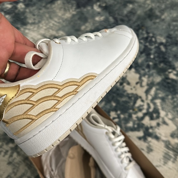 Air Jordan really nice white size 9 - Picture 5 of 5